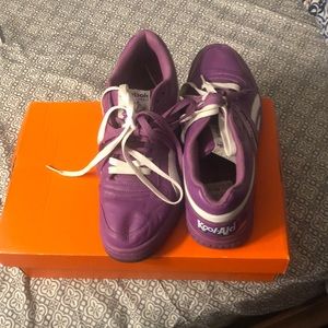 Unisex sneakers worn . Women size 11
